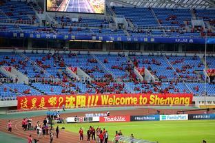 Ben Simmons: Chúc người hâm mộ Trung Quốc năm mới may mắn, năm ngoái đã quyên góp sân bóng ở Quý Châu